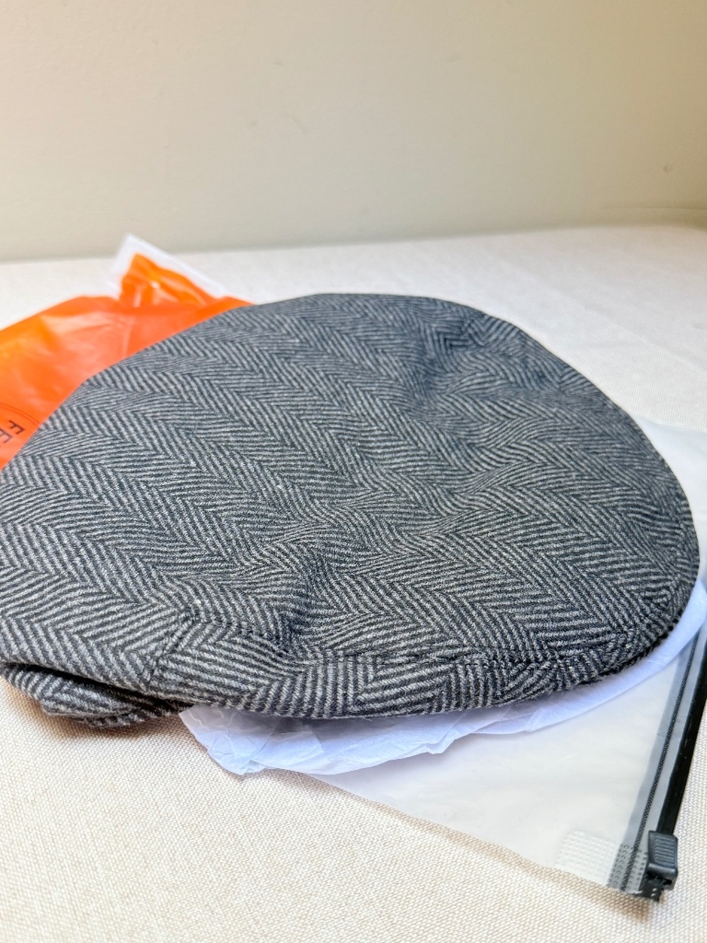 Feinon Men’s Wool Herringbone Newsboy Grey Hat Cap Size 7.5 NWT